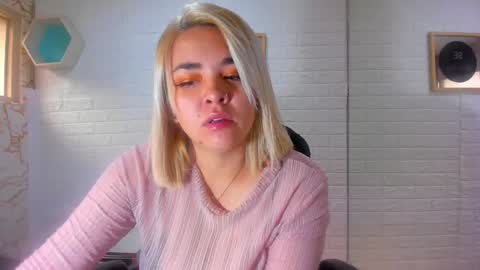 Snapshot of eily_blunts chatting on October 2025 12:46:01 PM Eily online show from October 2025 12:46:01 PM