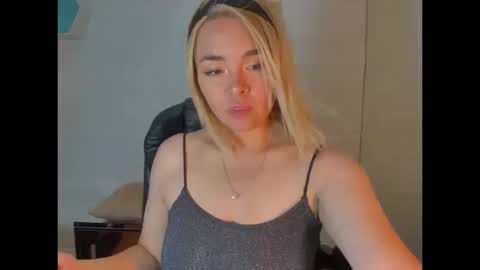 Snapshot of eily_blunts chatting on October 2025 08:09:02 PM Eily online show from October 2025 08:09:02 PM