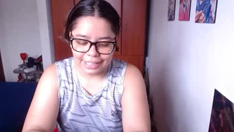 eimy_saenzz online show from November 2025 04:27:02 PM
