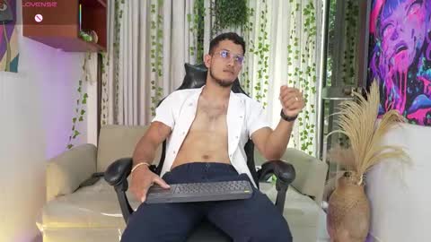 YG COUPLE online show from January 2026 08:21:01 PM