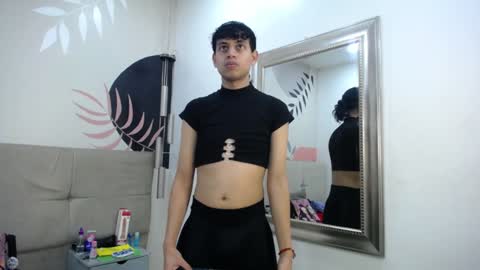 Snapshot of eimyflorian chatting on January 2025 11:23:02 AM Eimyflorian online show from January 2025 11:23:02 AM