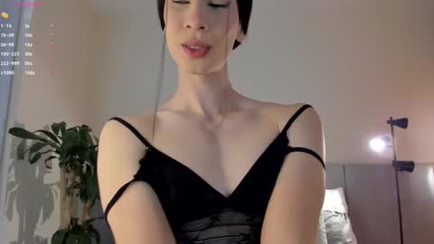 Einyel  online show from October 2025 08:15:01 PM