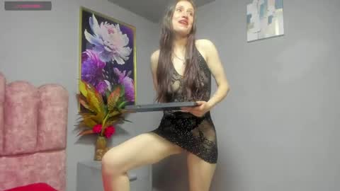 eiralovee online show from April 2026 07:37:02 PM