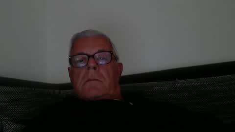 eisbaer1957 online show from October 2025 04:06:02 PM