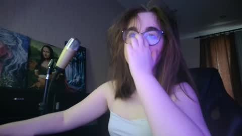 If you like it when I meow give me a thumbs up online show from March 2025 03:41:01 PM