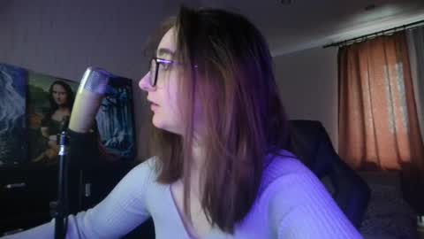 If you like it when I meow give me a thumbs up online show from March 2025 09:02:02 AM