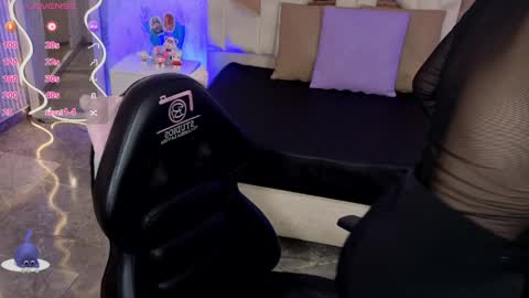 ela_tay1 online show from April 2026 07:11:02 PM