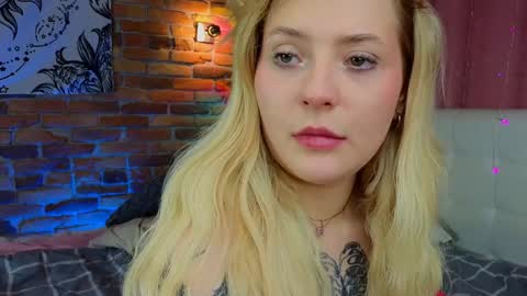 Lina online show from December 2024 01:44:02 PM