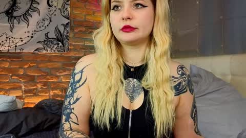 Lina online show from December 2024 11:06:01 AM