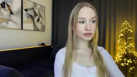 Elaine Lark online show from February 2026 09:40:02 PM