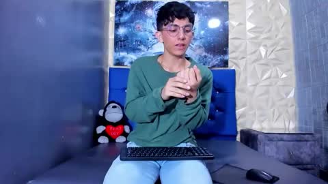 Elan Giralon online show from April 2026 09:48:02 PM