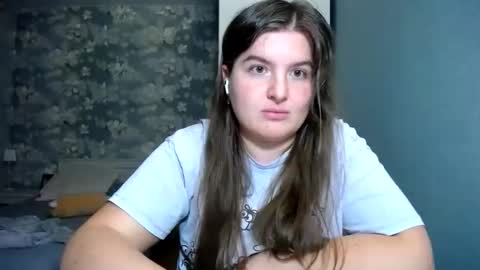 Elanis online show from April 2026 07:07:02 PM