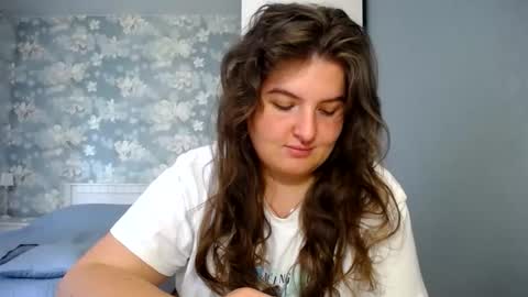 Snapshot of elanis_blair chatting on June 2026 01:33:01 PM Elanis online show from June 2026 01:33:01 PM
