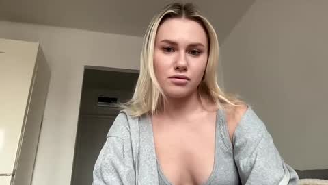 elaraluxxxe online show from March 2025 01:12:01 PM
