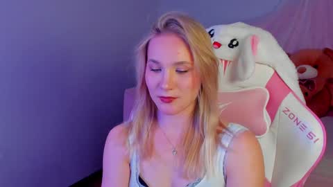 elaravoltage online show from April 2026 09:08:01 PM