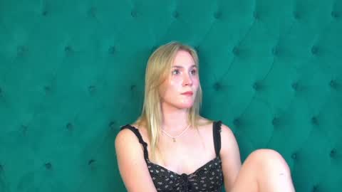 Snapshot of elaravoltage chatting on May 2026 05:43:01 PM elaravoltage online show from May 2026 05:43:01 PM