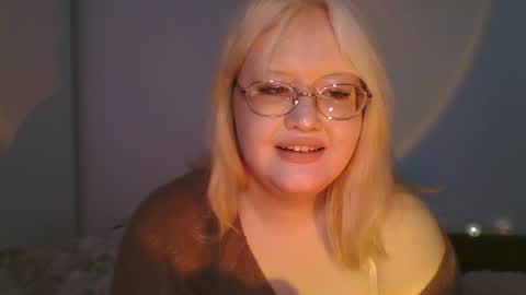 elayne_sweet online show from April 2026 08:01:01 AM