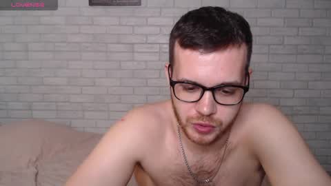 Snapshot of electric_smile chatting on May 2026 07:19:01 PM Alex online show from May 2026 07:19:01 PM