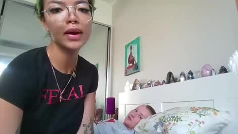 Azra online show from April 2026 11:02:02 PM