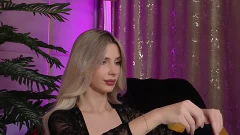 Snapshot of eleineblue chatting on October 2025 10:21:01 PM Eleine online show from October 2025 10:21:01 PM