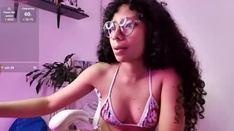 Snapshot of elektra_williams chatting on February 2025 01:15:01 AM elektra_williams online show from February 2025 01:15:01 AM
