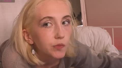 Snapshot of elen__moore chatting on May 2026 04:04:01 PM Elen online show from May 2026 04:04:01 PM