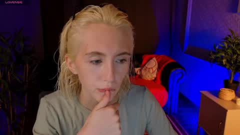 Snapshot of elen__moore chatting on May 2026 08:21:02 AM Elen online show from May 2026 08:21:02 AM