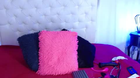 Snapshot of elena_detroya_ chatting on December 2024 01:05:02 PM Elena online show from December 2024 01:05:02 PM