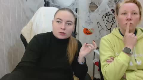 Snapshot of elena_maeer chatting on November 2025 09:11:02 AM Elena online show from November 2025 09:11:02 AM