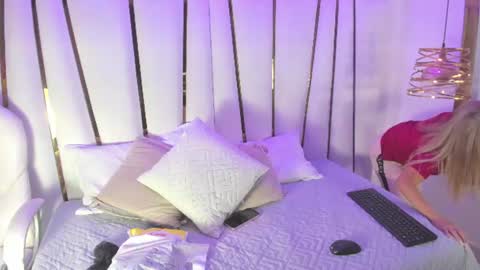 Snapshot of elena_mature chatting on July 2026 07:08:02 PM Elena online show from July 2026 07:08:02 PM