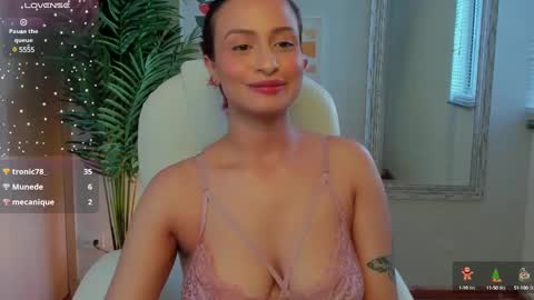 Snapshot of elena_ruiz chatting on December 2024 10:02:02 PM Elena online show from December 2024 10:02:02 PM