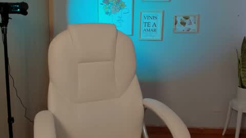 Snapshot of elena_ruiz chatting on January 2025 09:01:01 PM Elena online show from January 2025 09:01:01 PM