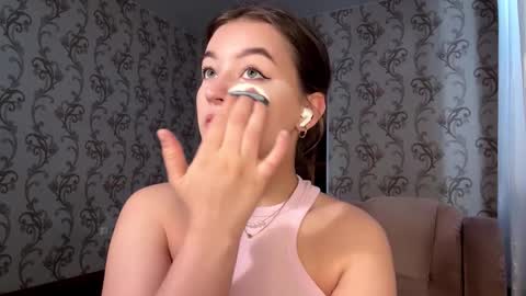 Mia online show from March 2026 01:17:01 PM