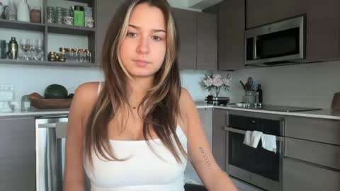Snapshot of elenahere4u chatting on May 2026 03:31:01 PM Elena online show from May 2026 03:31:01 PM