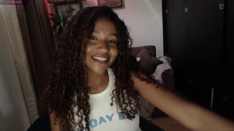 Snapshot of elenna_snow chatting on April 2026 09:50:01 PM Elenna online show from April 2026 09:50:01 PM