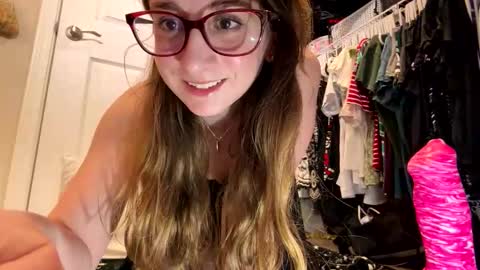 Elenore Hoesevelt online show from November 2025 03:17:02 AM