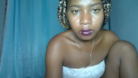 elia011 online show from January 2025 06:43:01 PM