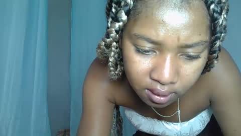 elia011 online show from January 2025 12:28:02 PM