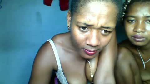 elia011 online show from January 2025 08:00:01 PM