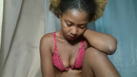 elia011 online show from January 2025 04:02:02 PM