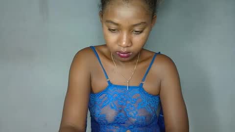 elia011 online show from February 2025 10:13:01 PM