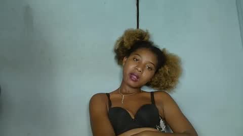 elia011 online show from February 2025 01:22:01 AM