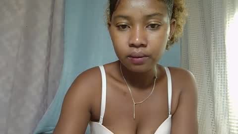 elia011 online show from February 2025 07:56:01 AM