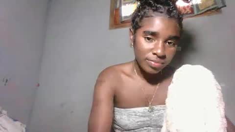 elia011 online show from November 2025 12:36:02 PM