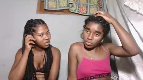 elia011 online show from November 2025 07:01:02 PM