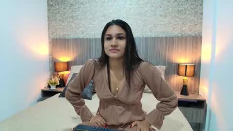 Elia Russell online show from November 2025 03:56:02 PM