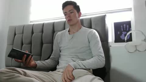 Elian online show from February 2025 01:03:02 PM