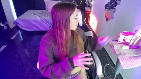 eliana_meaw online show from April 2026 01:03:01 PM