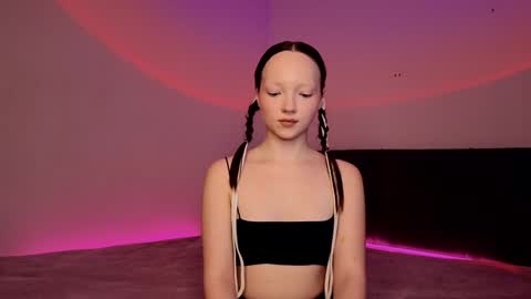 Ella online show from January 2025 03:22:01 AM