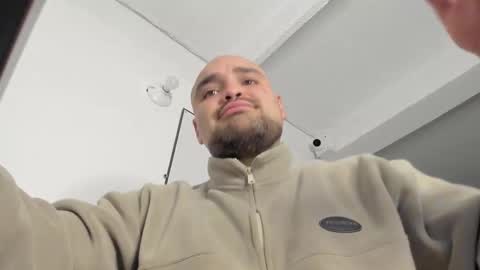 Elian online show from November 2025 10:45:02 PM